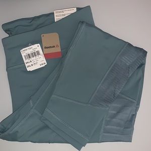 New Womens plus 2X leggings. No pockets. With some Mesh on the sides. See photo.